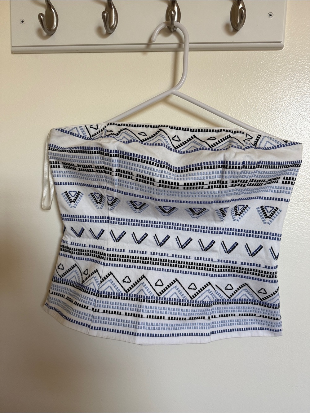 White House Black Market White and Navy Strapless Tube Top